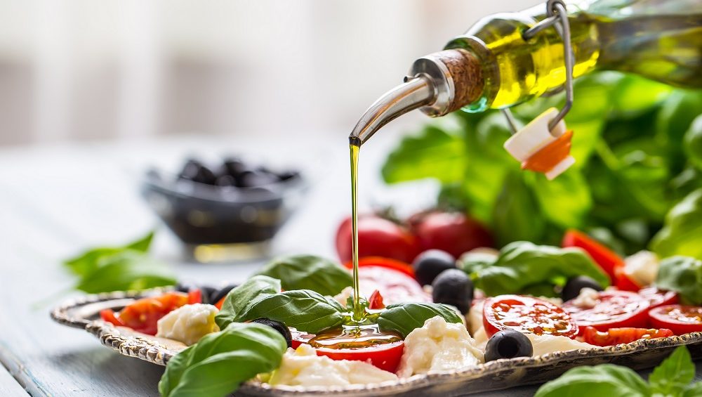 aceite de oliva virgen extra AOVE alimentación saludable verano dieta mediterránea La Comunal